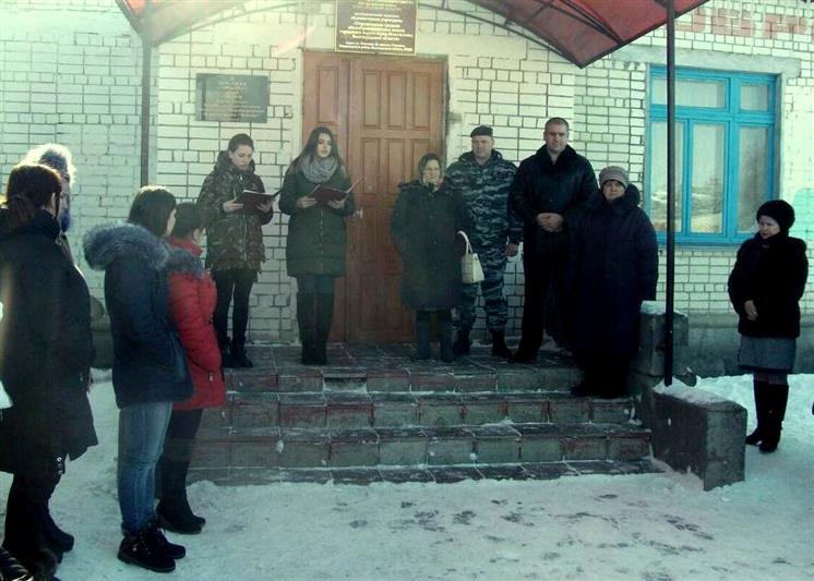 Бойцы волгоградского ОМОН рассказали сельским школьникам о службе в Росгвардии
