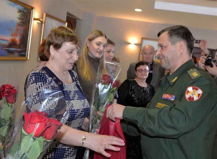 В Екатеринбурге прошла традиционная встреча командующего Уральским округом с членами семей военнослужащих и сотрудников, погибших при выполнении воинского и служебного долга