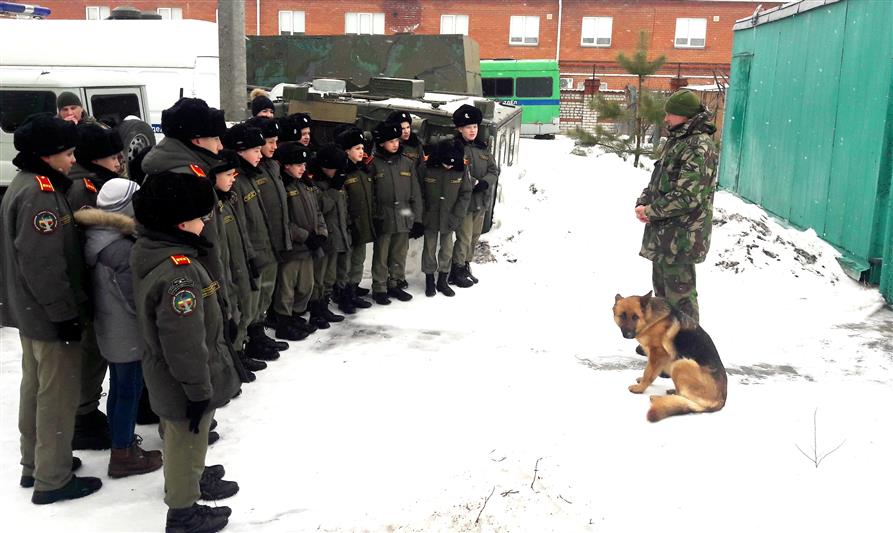 Волгоградские и калмыцкие омоновцы познакомили школьников со спецификой своей службы