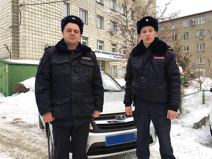 Наряд вневедомственной охраны Росгвардии организовал эвакуацию более тридцати человек во время пожара в жилом доме в Новосибирске