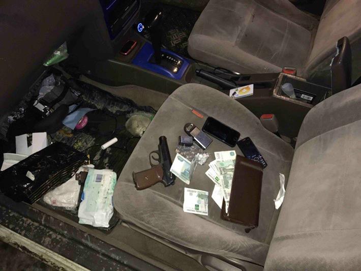 В Костроме при силовой поддержке бойцов СОБР Росгвардии задержаны распространители наркотиков