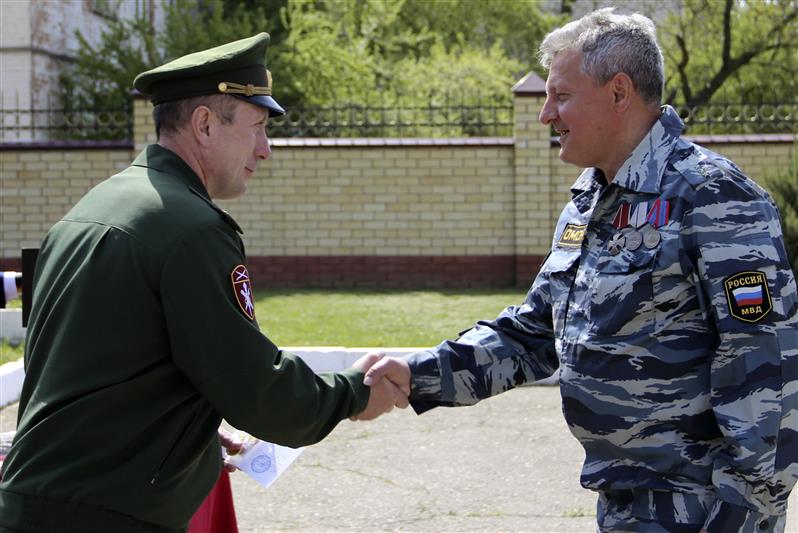 На Кубани сотрудники Росгвардии поздравили ветеранов с праздником
