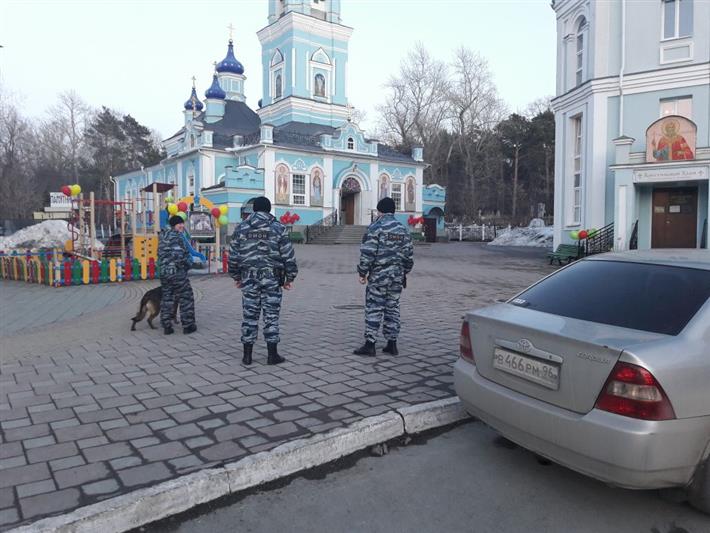 В Уральском округе военнослужащие и сотрудники Росгвардии приняли участие в Пасхальных мероприятиях и обеспечили безопасность их проведения