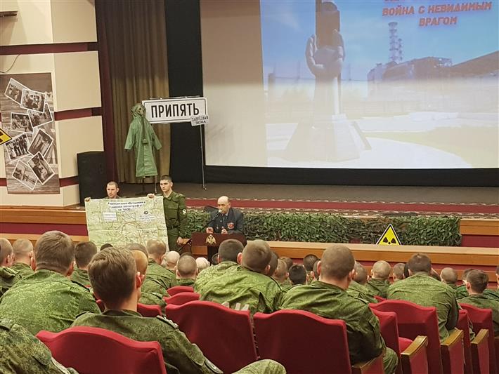 Ветераны поделились с военнослужащими своими воспоминаниями об участии в ликвидации последствий аварии на Чернобыльской АЭС