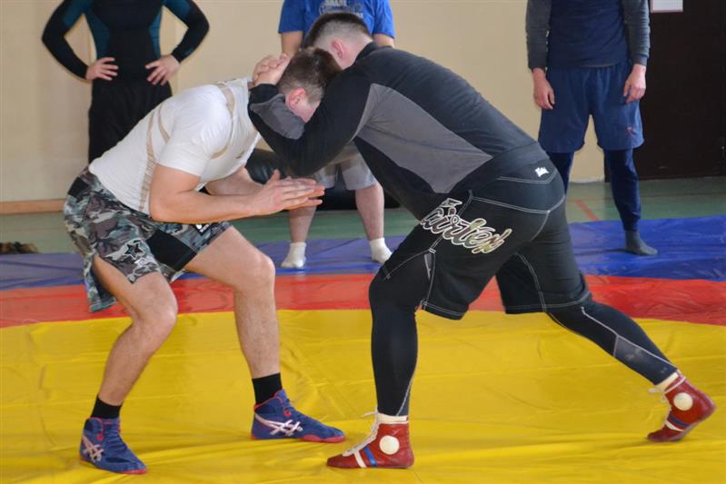 Чемпион мира по кудо провёл тренировку с бойцами владивостокского ОМОН