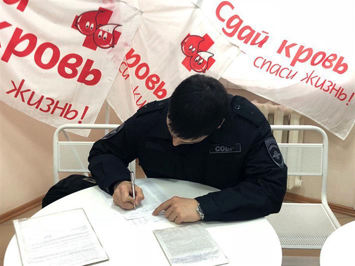 Росгвардейцы сдали 450 литров крови в День донора (фото, видео)