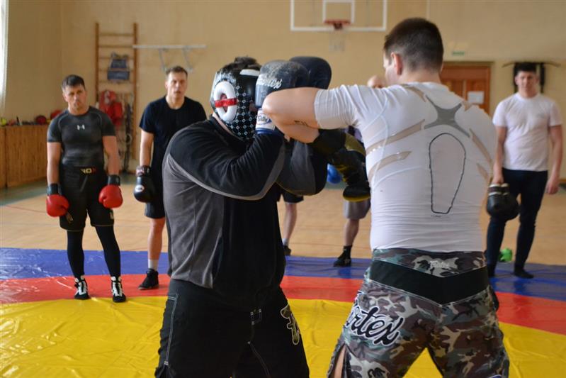 Чемпион мира по кудо провёл тренировку с бойцами владивостокского ОМОН