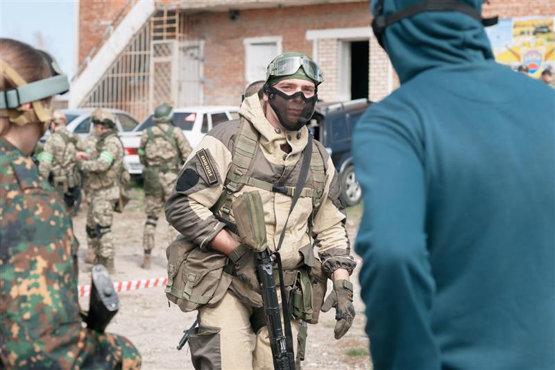В Ставропольском крае состоялись соревнования по тактическому многоборью, приуроченные ко Дню Росгвардии и юбилею СОБР