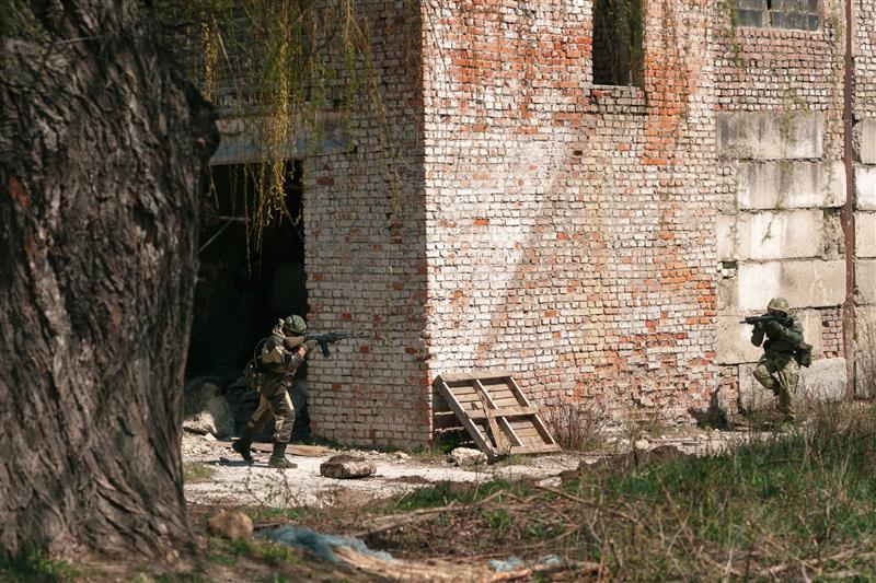 В Ставропольском крае состоялись соревнования по тактическому многоборью, приуроченные ко Дню Росгвардии и юбилею СОБР