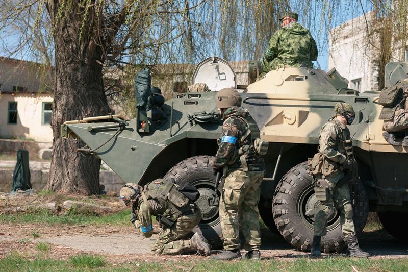 В Ставропольском крае состоялись соревнования по тактическому многоборью, приуроченные ко Дню Росгвардии и юбилею СОБР