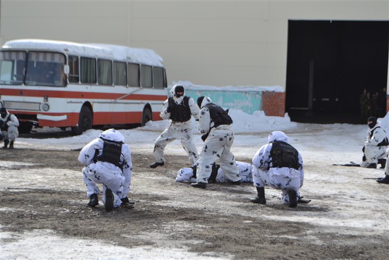 В расположении сургутского ОМОН состоялось открытие памятника военнослужащим и сотрудникам, погибшим при исполнении воинского и служебного долга