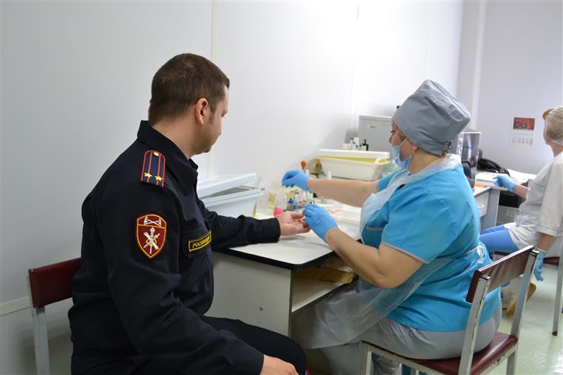 Росгвардейцы сдали 450 литров крови в День донора (фото, видео)