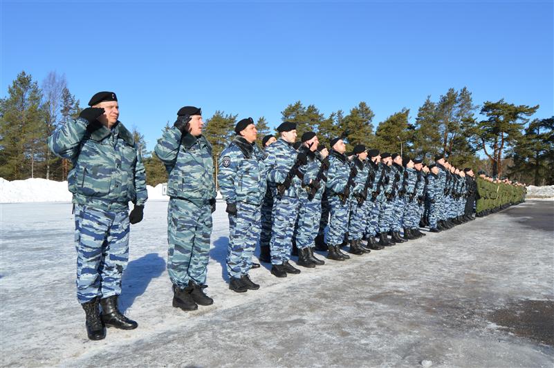 В Ленинградской области сотрудники ОМОН Росгвардии торжественно приняли присягу