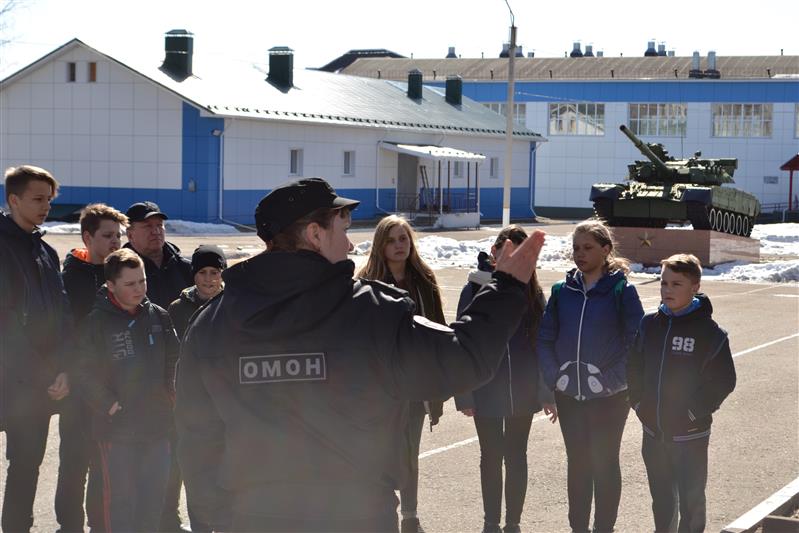 Юнармейцы посетили подразделения ОМОН Центрального округа Росгвардии
