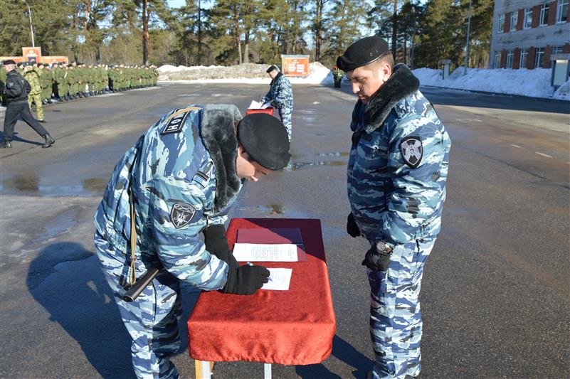 В Ленинградской области сотрудники ОМОН Росгвардии торжественно приняли присягу