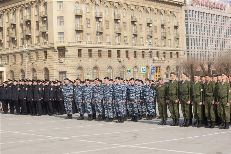 В Волгограде росгвардейцы  совместно с сотрудниками полиции приняли участие в общегарнизонном смотре подразделений 