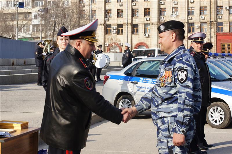 В Волгограде росгвардейцы  совместно с сотрудниками полиции приняли участие в общегарнизонном смотре подразделений 