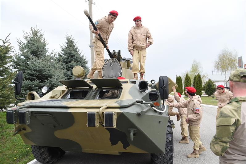 Юнармейцы посетили отдельную ордена Жукова бригаду оперативного назначения Росгвардии 
