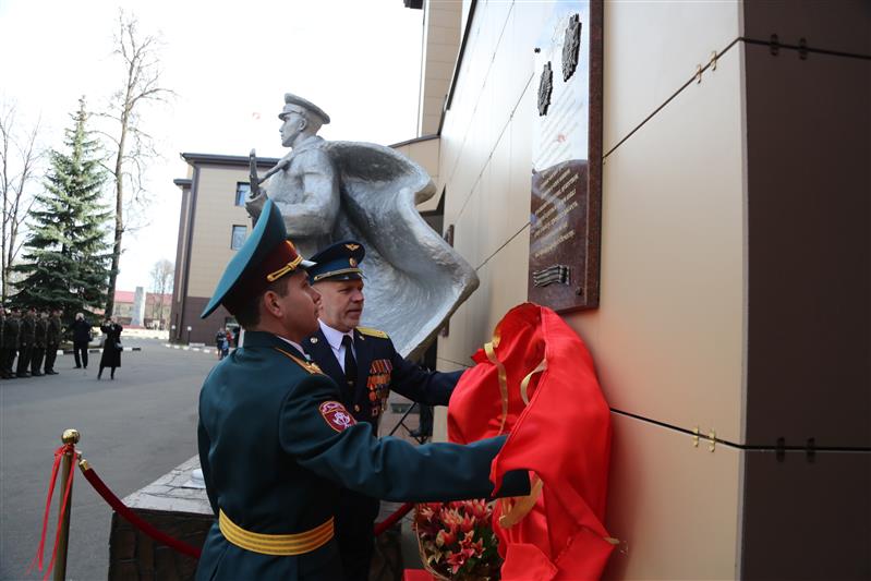 В Москве открыта мемориальная доска, посвященная столетию полка охраны и обеспечения управления Центрального округа Росгвардии