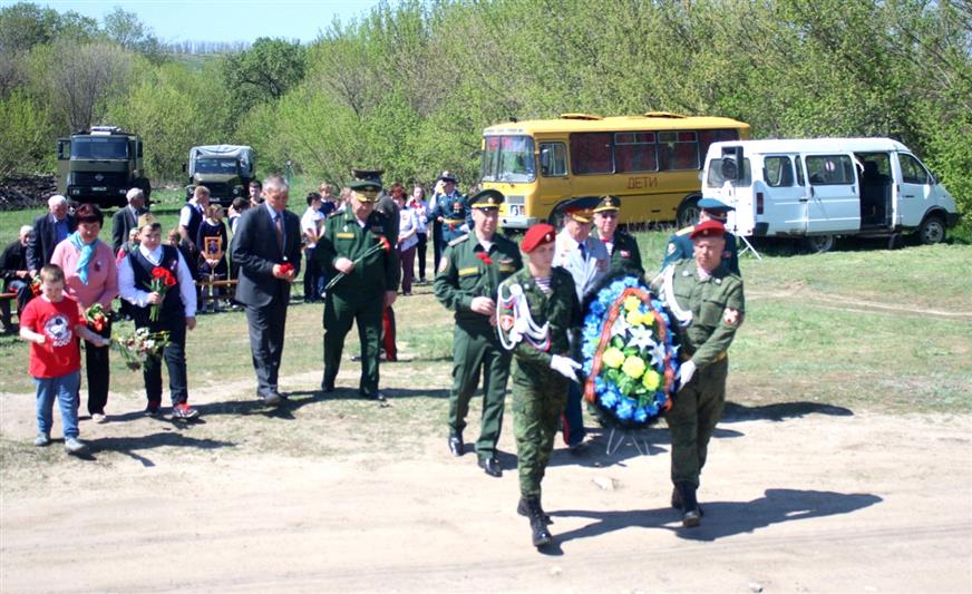 Военнослужащие и ветераны Южного округа Росгвардии почтили память дважды Героя Советского Союза генерала Ивана Фесина на его малой родине
