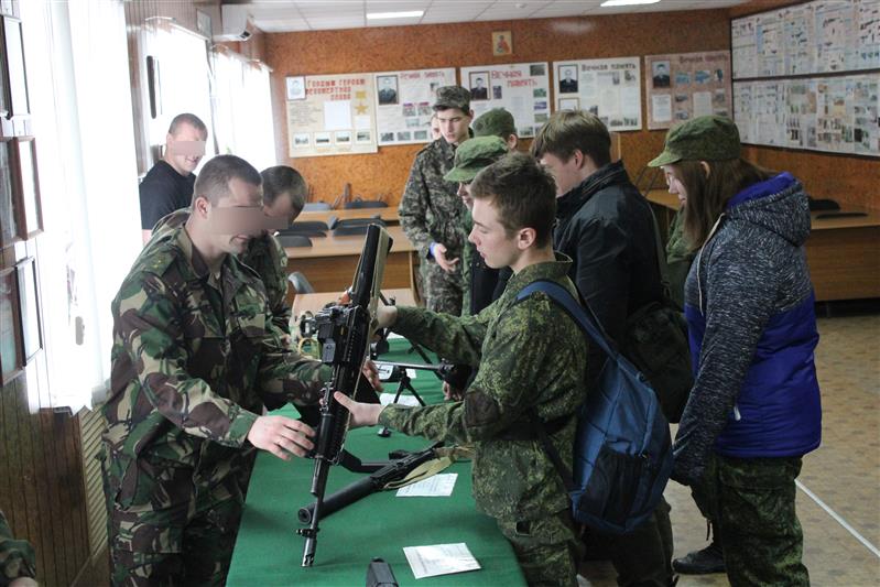 Юнармейцы посетили подразделения ОМОН Центрального округа Росгвардии