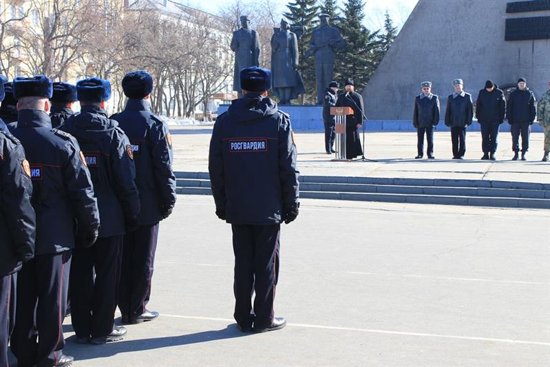 В Архангельской области за вклад в обеспечение правопорядка региона поощрили лучших военнослужащих и сотрудников Росгвардии