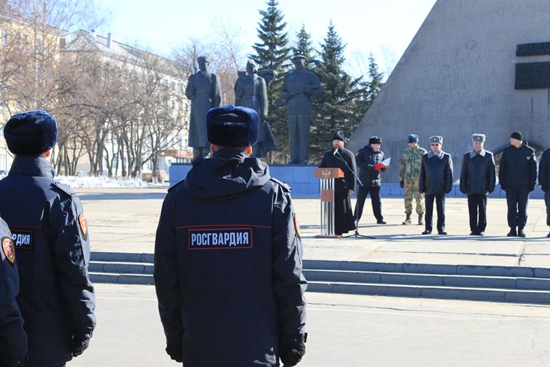 В Архангельской области за вклад в обеспечение правопорядка региона поощрили лучших военнослужащих и сотрудников Росгвардии