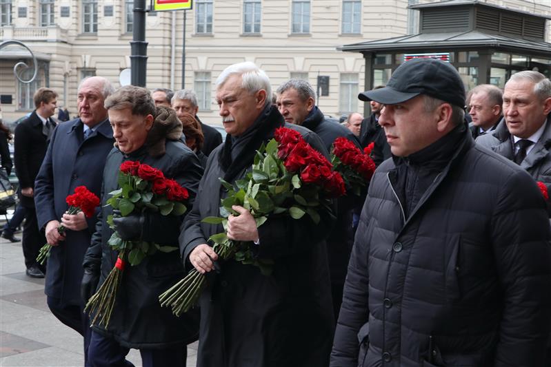 Росгвардейцы Северо-Запада почтили память жертв теракта, произошедшего в северной столице в прошлом году