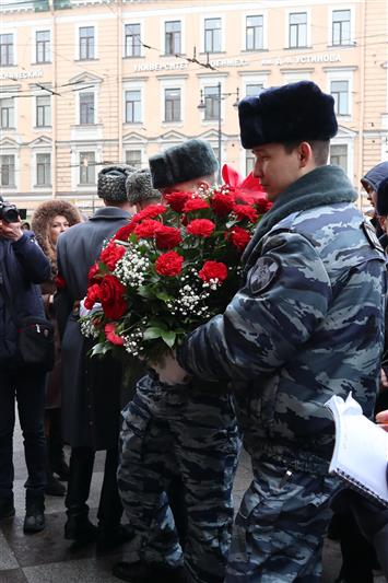 Росгвардейцы Северо-Запада почтили память жертв теракта, произошедшего в северной столице в прошлом году
