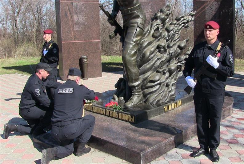 В Саратове состоялись торжественные мероприятия, посвященные 25-летию со Дня образования СОБР и приведению к Присяге сотрудников подразделений Росгвардии