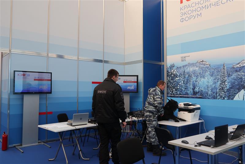 Росгвардия усилила меры безопасности в местах проведения конференций и экспозиций Красноярского экономического форума