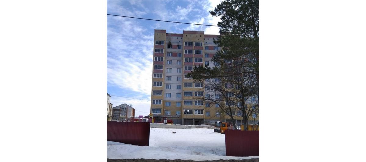В Сыктывкаре сотрудники ОМОН оказали помощь в эвакуации жильцов из горящего дома (видео)