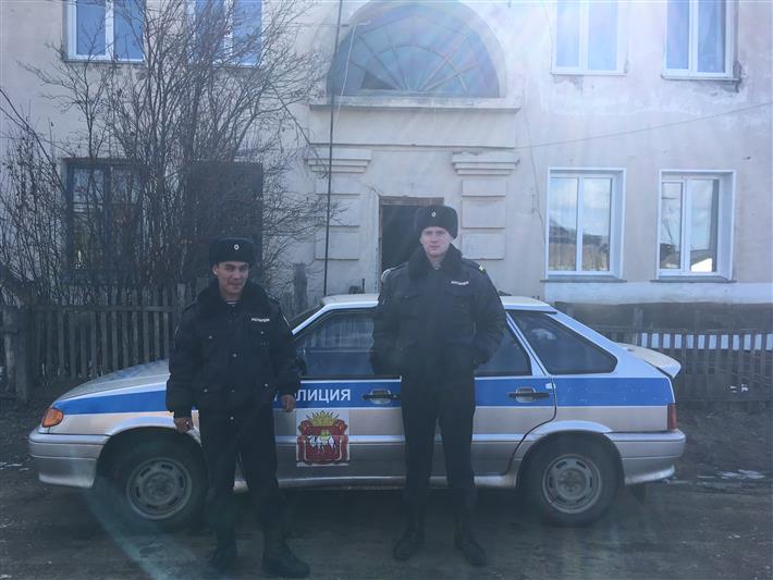 В Челябинской области росгвардейцы спасли человека из горящей квартиры жилого дома