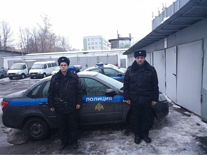 В Москве сотрудники Росгвардии помогли женщине с двумя несовершеннолетними детьми выбраться из задымлённой квартиры