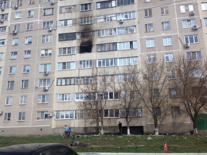 В Курской области военнослужащий Росгвардии вместе со спасателями МЧС вынес человека из горящей квартиры 