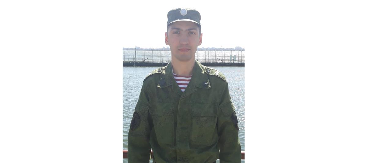 В Курской области военнослужащий Росгвардии вместе со спасателями МЧС вынес человека из горящей квартиры