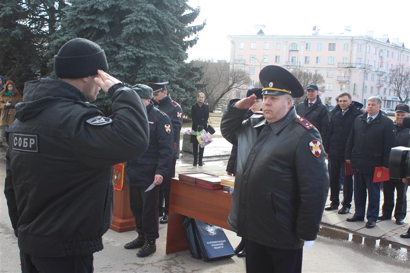 В Пскове состоялся гарнизонный развод нарядов Росгвардии, заступающих на службу по охране общественного порядка