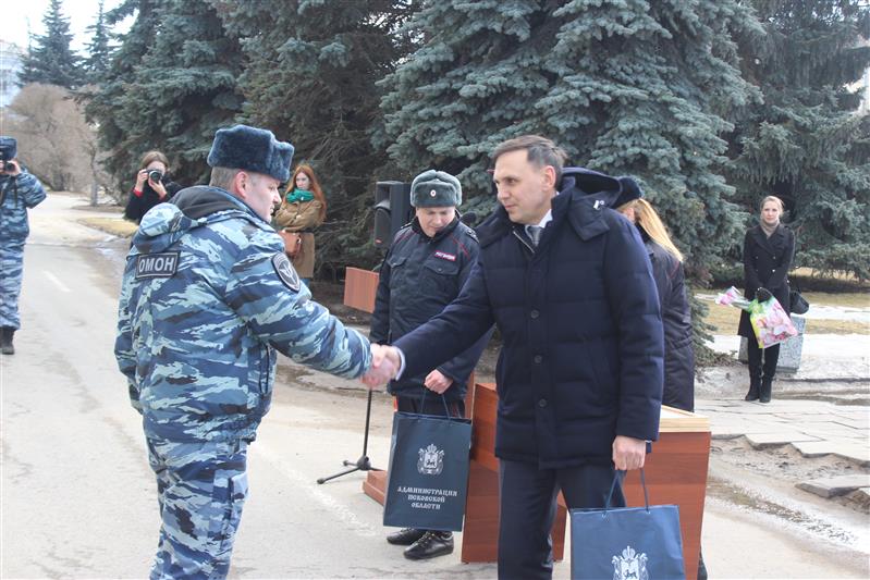 В Пскове состоялся гарнизонный развод нарядов Росгвардии, заступающих на службу по охране общественного порядка