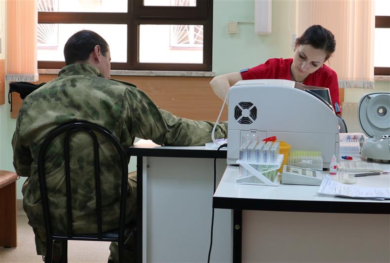 В Краснодаре сотрудники транспортного ОМОН Росгвардии стали участниками безвозмездной сдачи крови