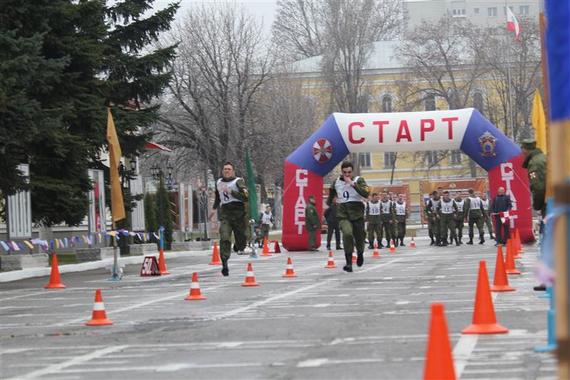Учащиеся выпускного курса Саратовского военного института сдали итоговый экзамен по физической и огневой подготовке