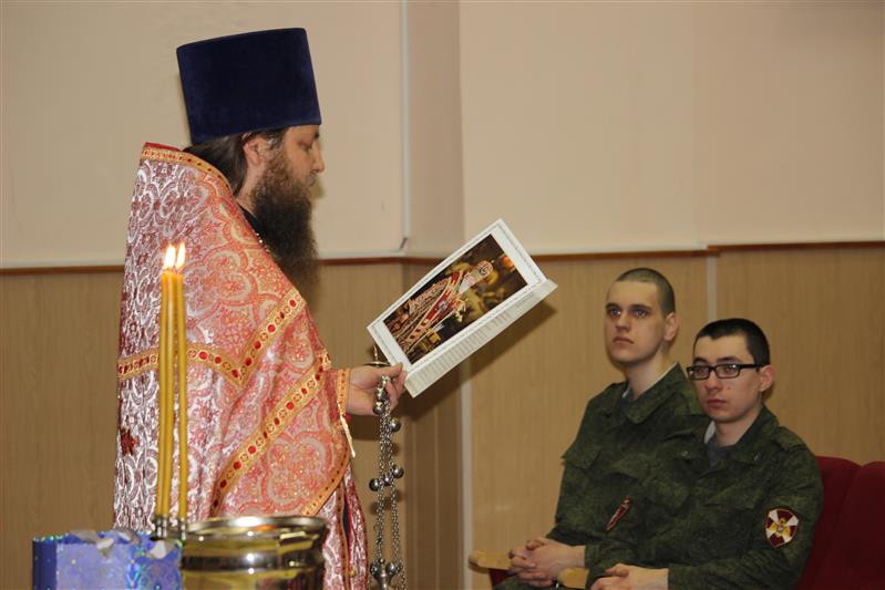 В Уральском округе военнослужащие и сотрудники Росгвардии приняли участие в Пасхальных мероприятиях и обеспечили безопасность их проведения