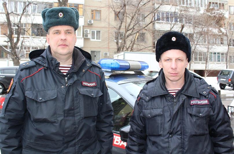 Наряд вневедомственной охраны саратовского управления Росгвардии вывел четырёх человек из горящего дома