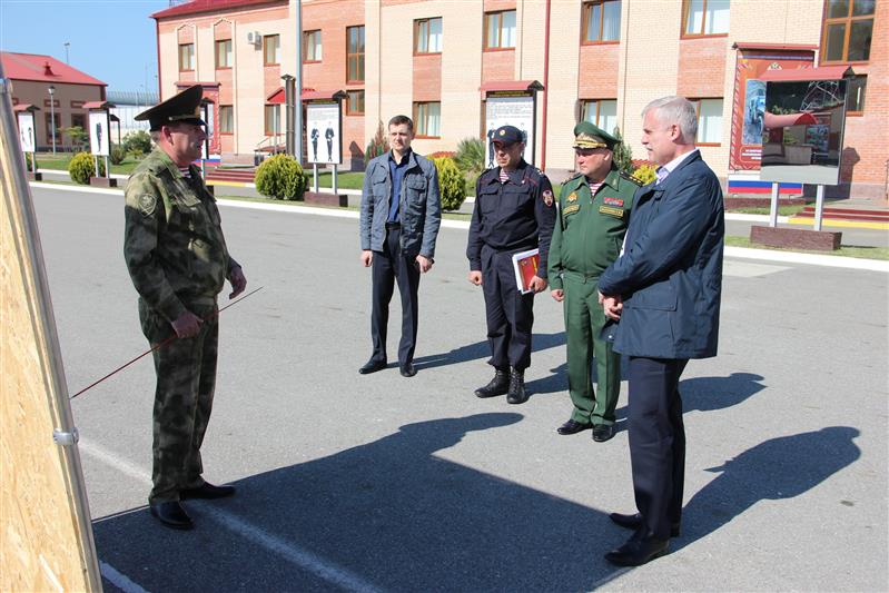 Статс-секретарь - заместитель директора Росгвардии генерал-полковник Сергей Захаркин и государственный секретарь Совета безопасности Республики Беларусь Станислав Зась провели рабочую встречу в Сочи