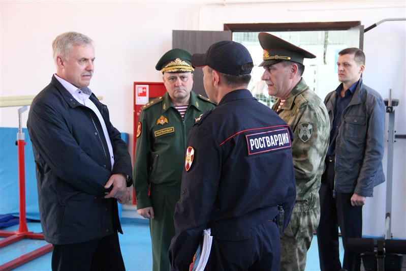 Статс-секретарь - заместитель директора Росгвардии генерал-полковник Сергей Захаркин и государственный секретарь Совета безопасности Республики Беларусь Станислав Зась провели рабочую встречу в Сочи