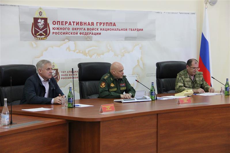 Статс-секретарь - заместитель директора Росгвардии генерал-полковник Сергей Захаркин и государственный секретарь Совета безопасности Республики Беларусь Станислав Зась провели рабочую встречу в Сочи