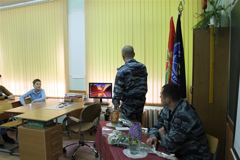 В течение недели сотрудники ОМОН провели Уроки мужества для белгородских школьников