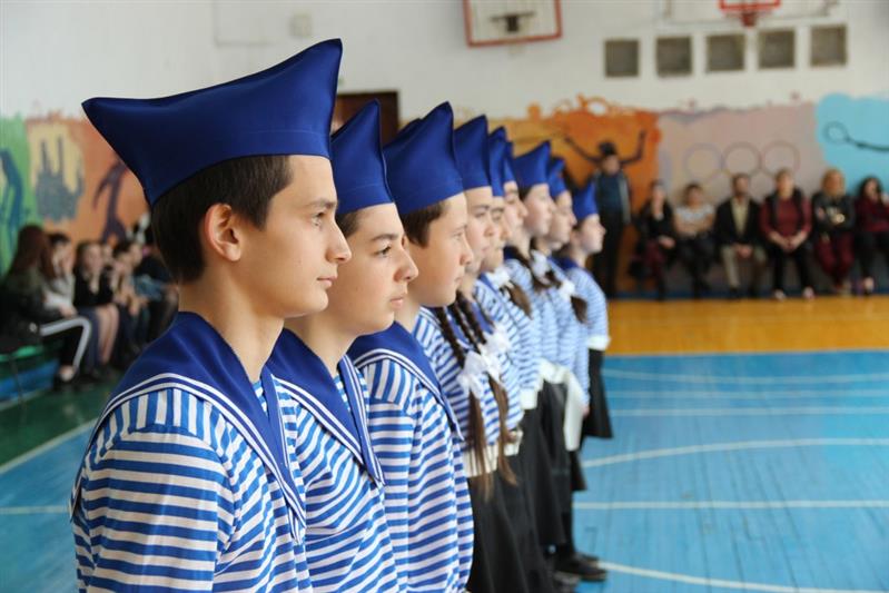 В Северной Осетии сотрудники Росгвардии приняли участие в смотре строя и песни в одной из школ Владикавказа