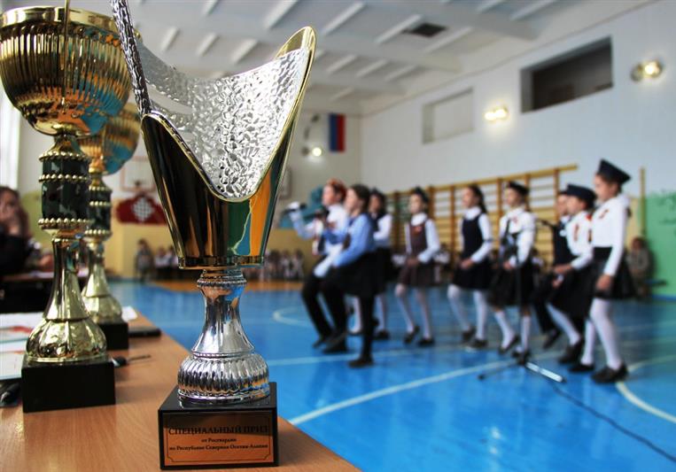В Северной Осетии сотрудники Росгвардии приняли участие в смотре строя и песни в одной из школ Владикавказа