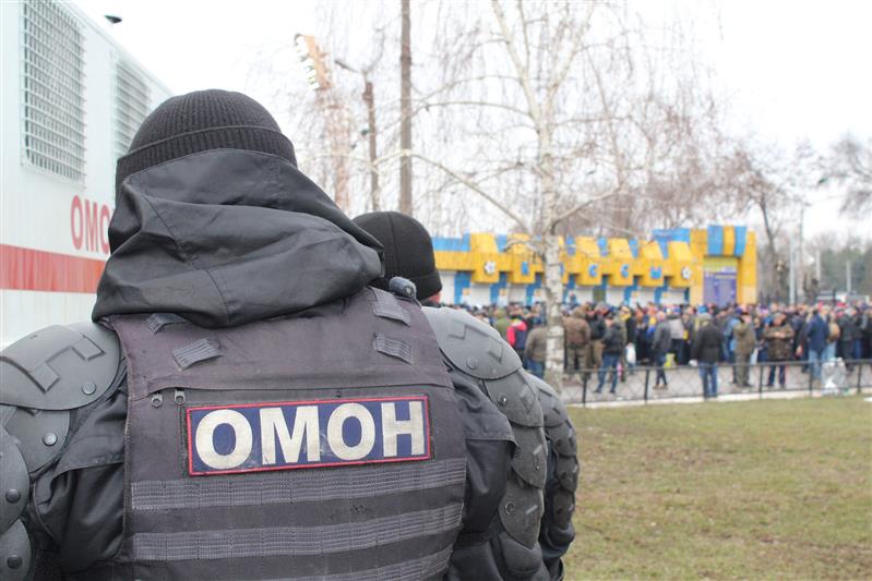 Военнослужащие и сотрудники Южного округа Росгвардии совместно с полицейскими обеспечили охрану общественного порядка во время проведения футбольного матча Российской футбольной премьер-лиги