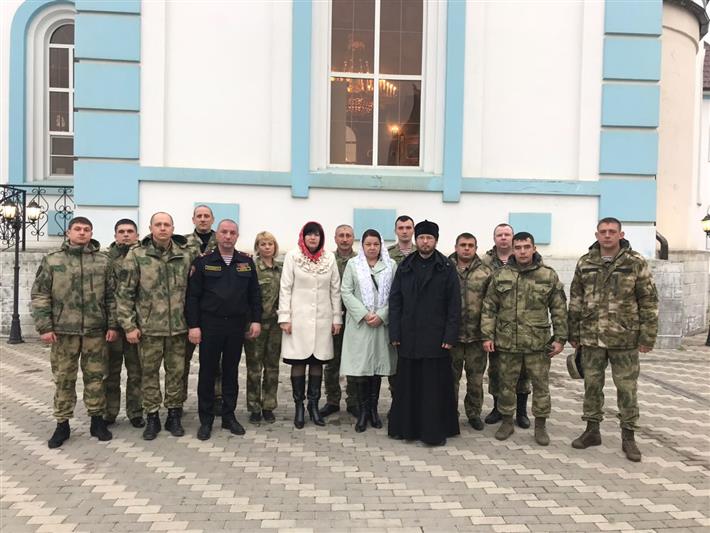 Военнослужащие и сотрудники Росгвардии совместно с полицией обеспечили правопорядок во время празднования Пасхи в регионах Северо-Кавказского федерального округа